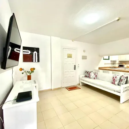 Apartamento De Tres Dormitorios En Costa Del Silencio, Tenerife Sur Daire