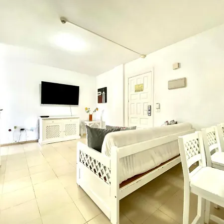 Apartamento De Tres Dormitorios En Costa Del Silencio, Tenerife Sur Daire