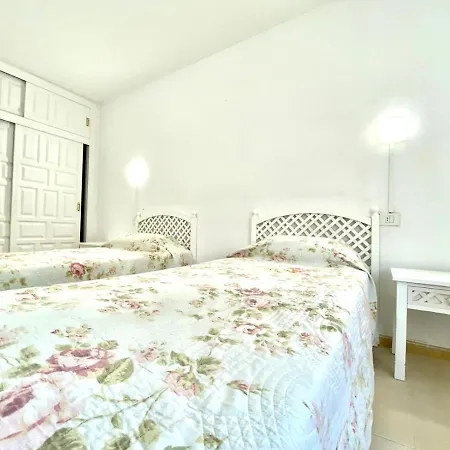 Apartamento De Tres Dormitorios En Costa Del Silencio, Tenerife Sur Apartamento Costa del Silencio